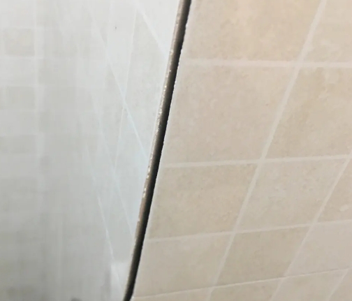 成武瓷砖空鼓维修公司分享阳台瓷砖脱落的修复过程可以分为以下几个步骤